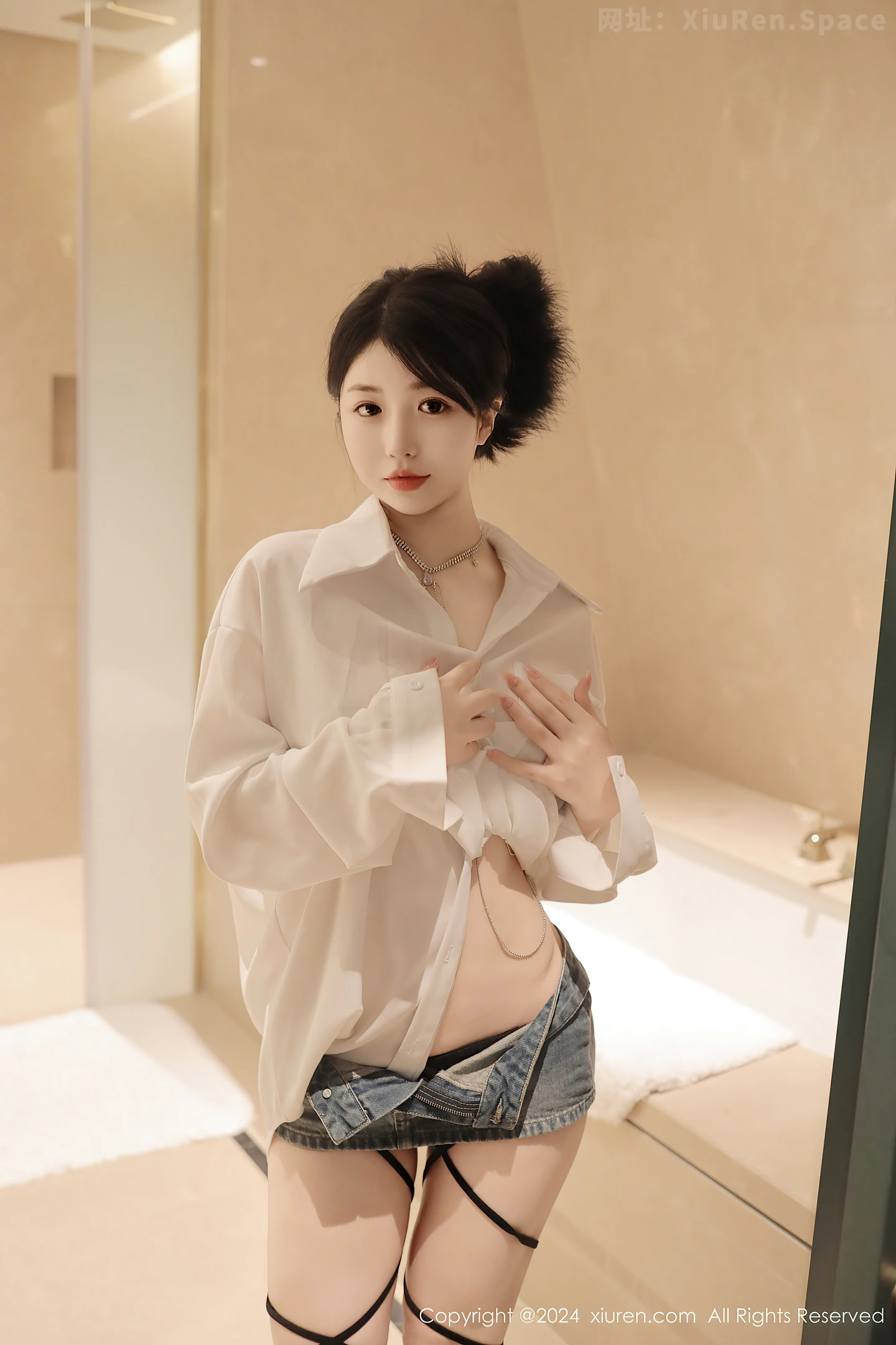 图片[5]-[XiuRen秀人网]VOL.8400 模特陈小花浴室性感白色轻透上衣配牛仔短裤秀曼妙身姿诱惑写真77P-秀人网官方网站